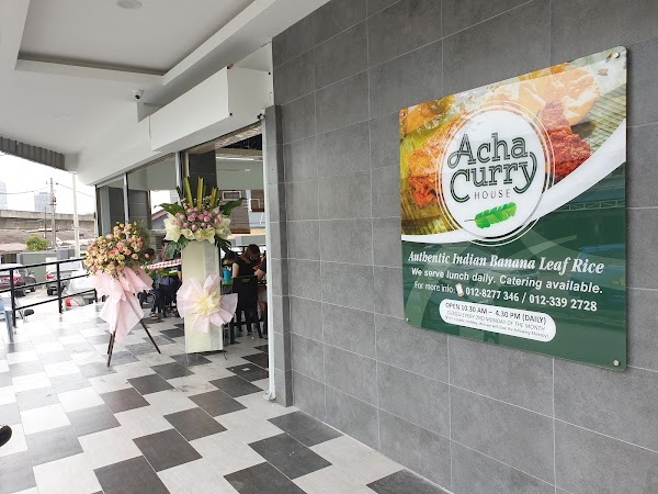 Acha Curry - Photo 1