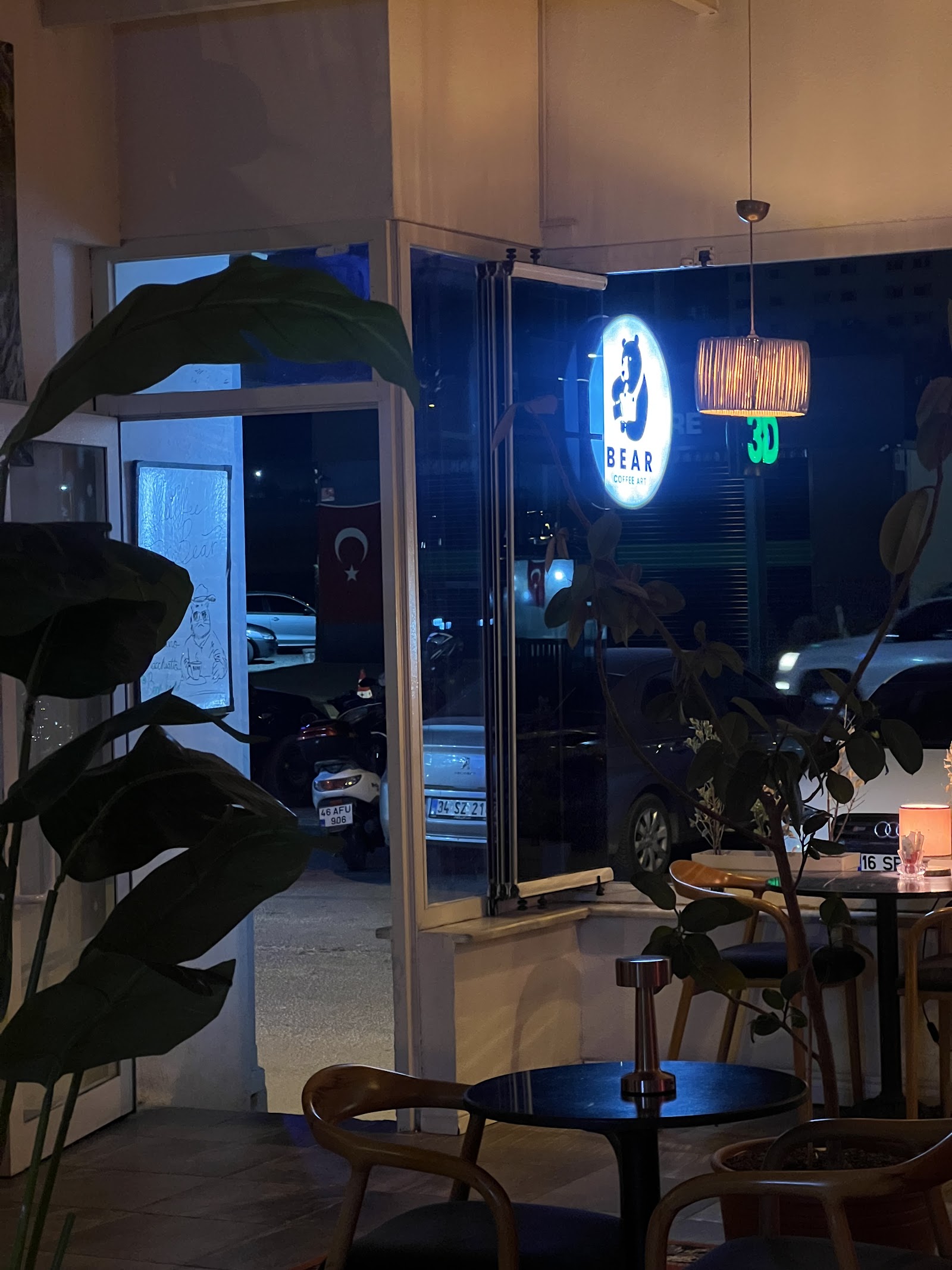 Bear Coffee +Art mekanı
