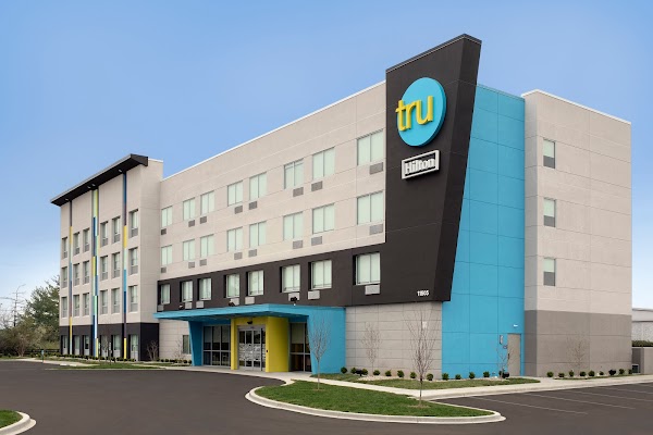 TRU BY HILTON LOUISVILLE EAST exterior