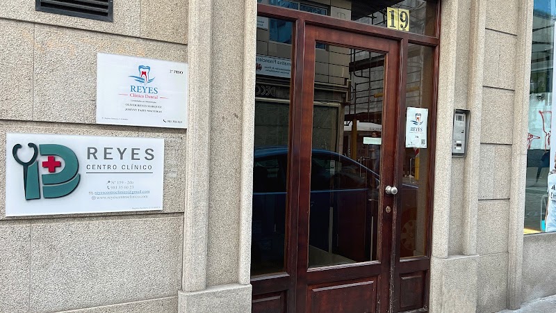 Reyes Clínica Dental photo 1