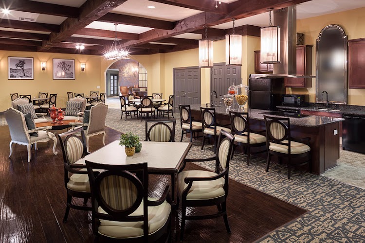 Chateau at Wildbriar Lake