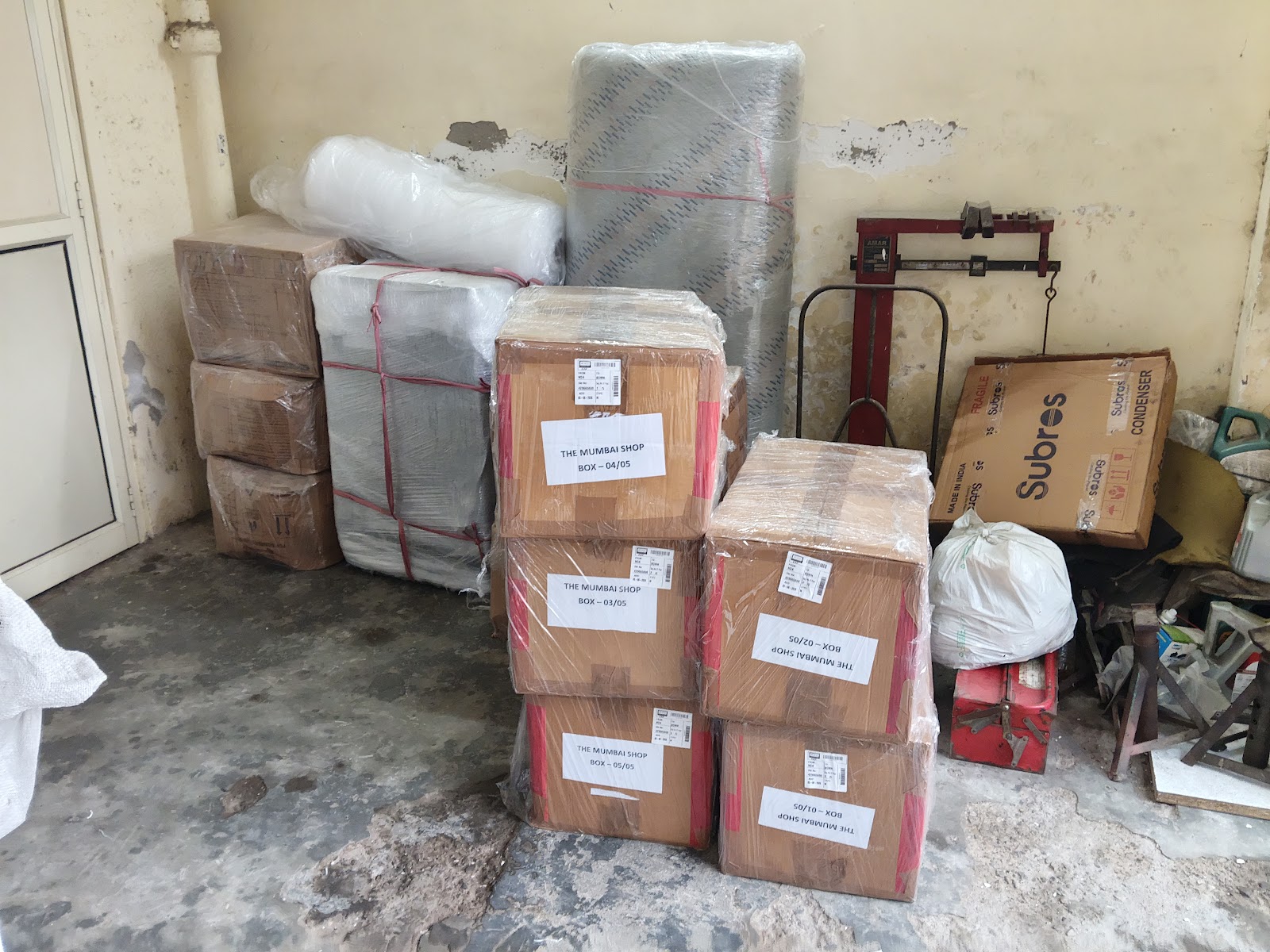 Home Goods Storage facility in Sector 5, Noida - Exterior 3