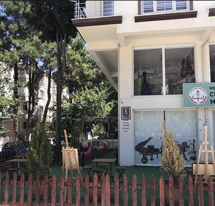 Cemre Güzel Sanatlar Akademisi mekanı