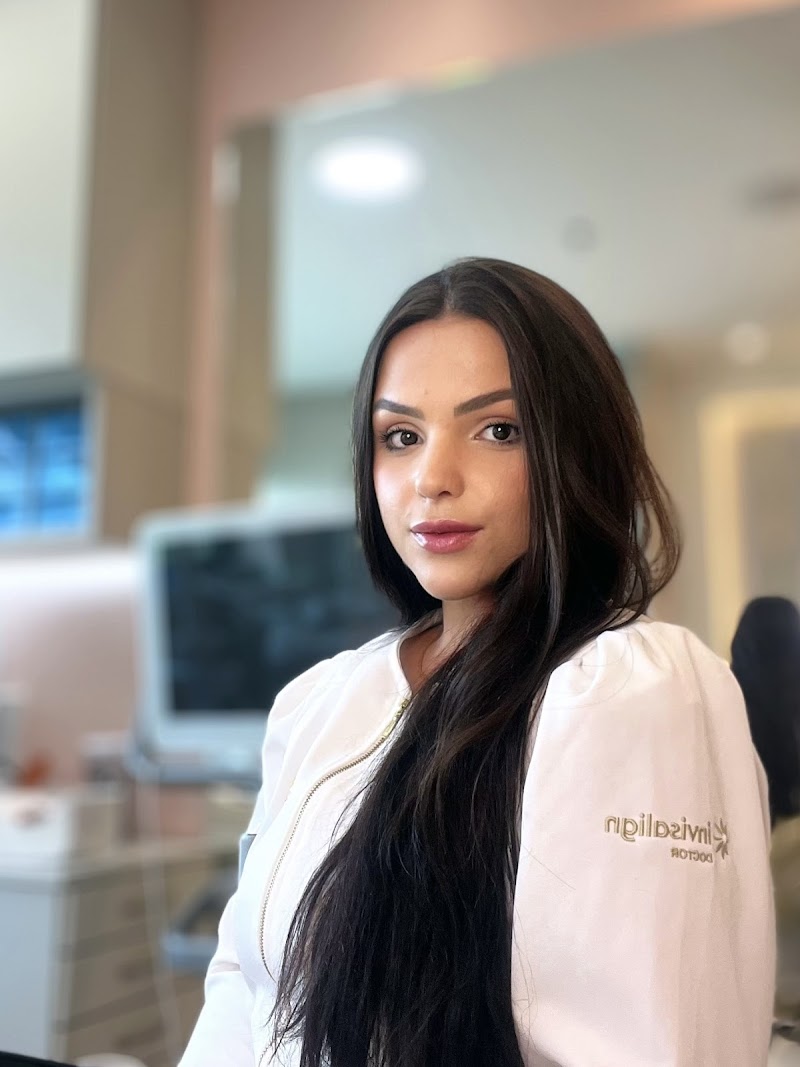 Dentista em São Gonçalo | Dra. Fernanda Bizzo | Clareamento e Prótese Dentária - foto 4