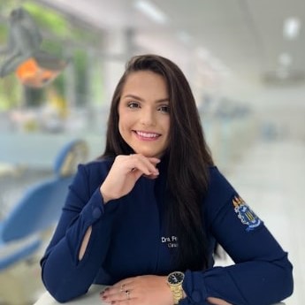 Dentista em São Gonçalo | Dra. Fernanda Bizzo | Clareamento e Prótese Dentária - foto 3