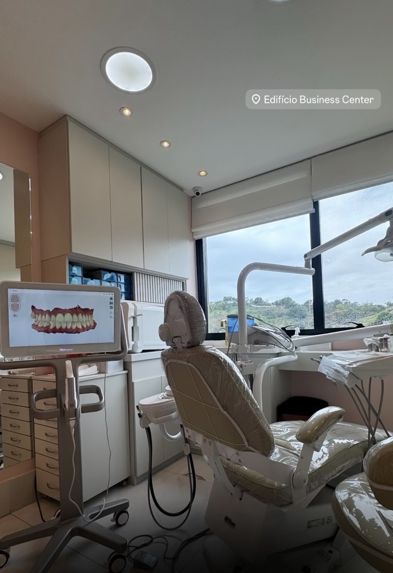 Dentista em São Gonçalo | Dra. Fernanda Bizzo | Clareamento e Prótese Dentária - foto 2