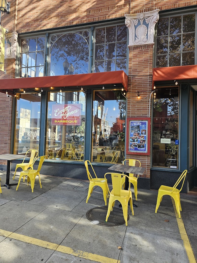 Everett & Jones Barbeque - Broadway