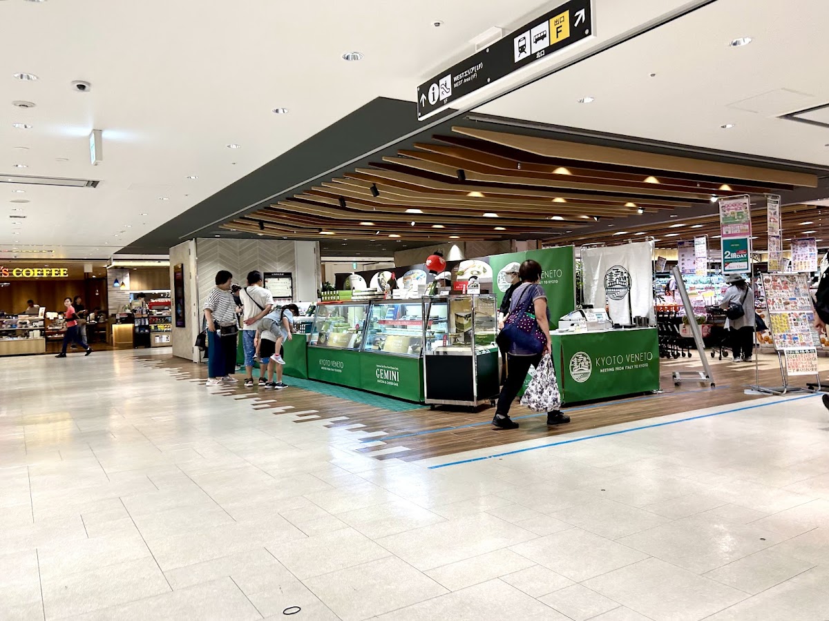 ワイズマートシャポー市川店