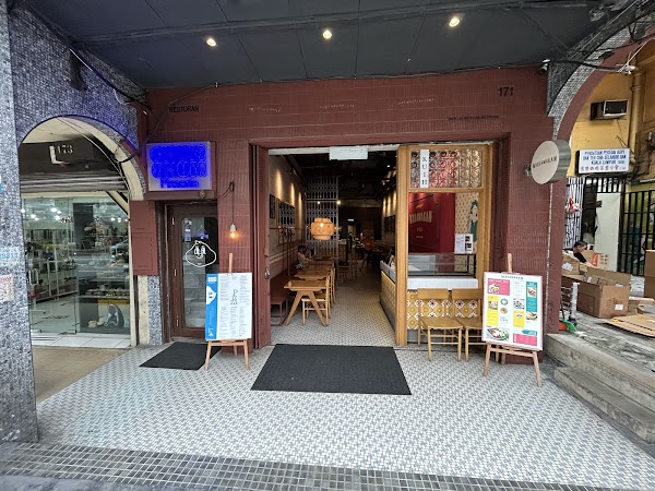 Chum Chum Pizzeria & MAKAMAKAN by Serai Group - Photo 1