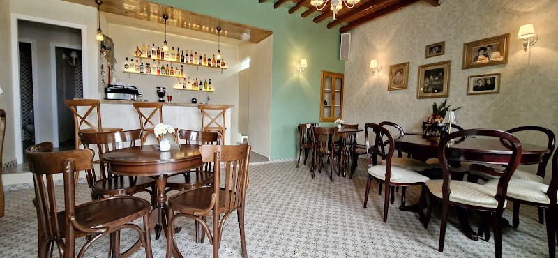 Καφεγλυκοπωλείον "Η Κουζίνα της Γιαγιάς "