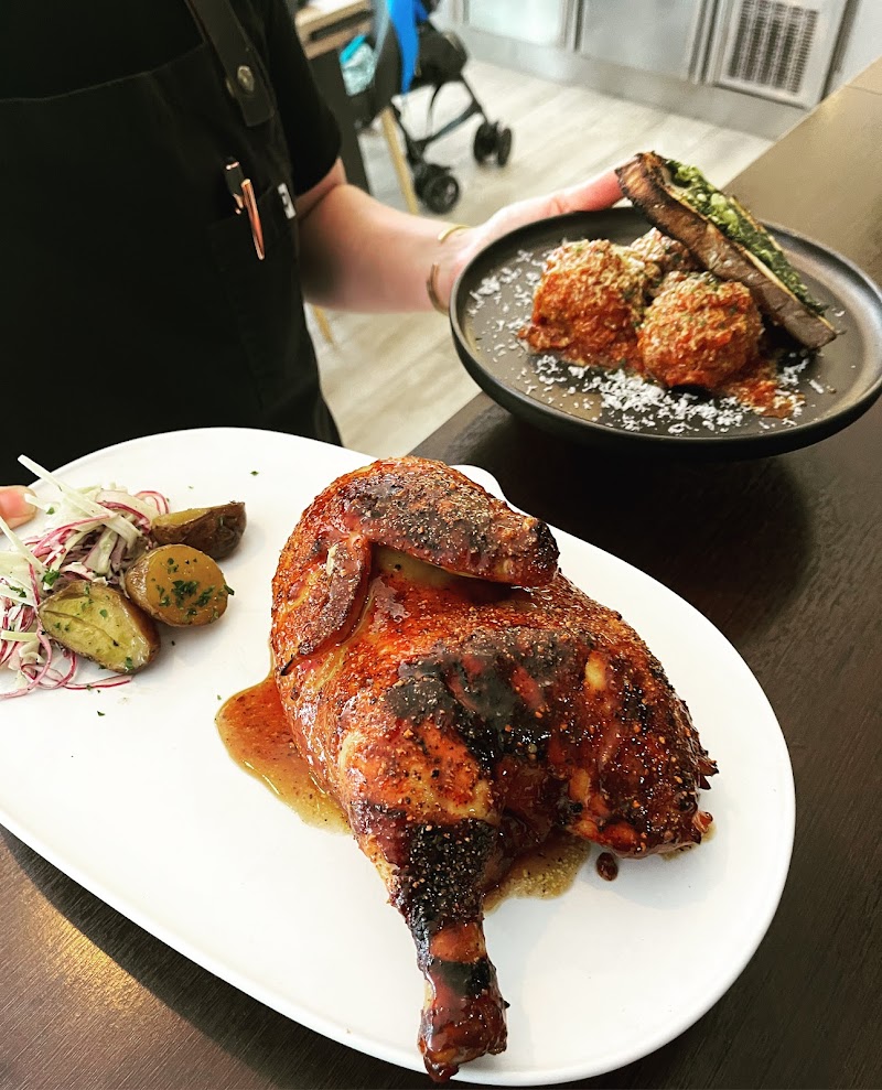 Michaels restaurante photo 2