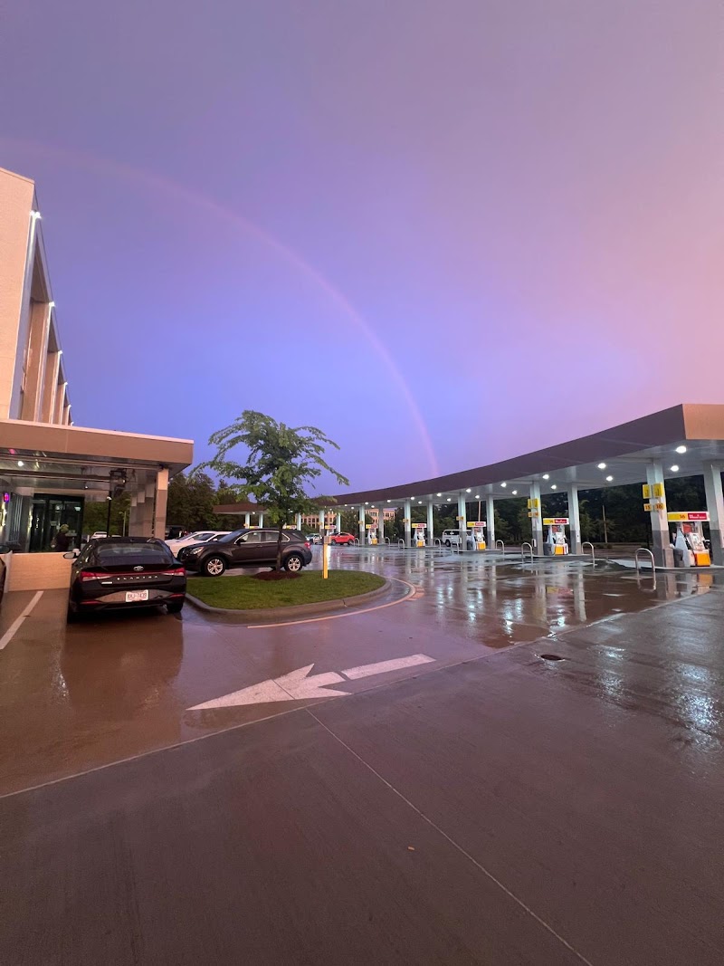 RDU Galleria ( Gas, Coffee, Food, Bar ) photo 4