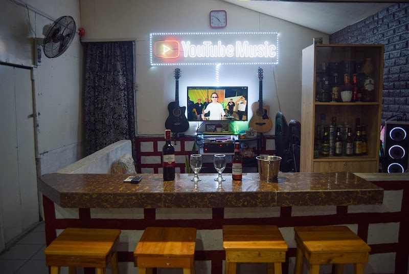 Reis Republic Internet Cafe