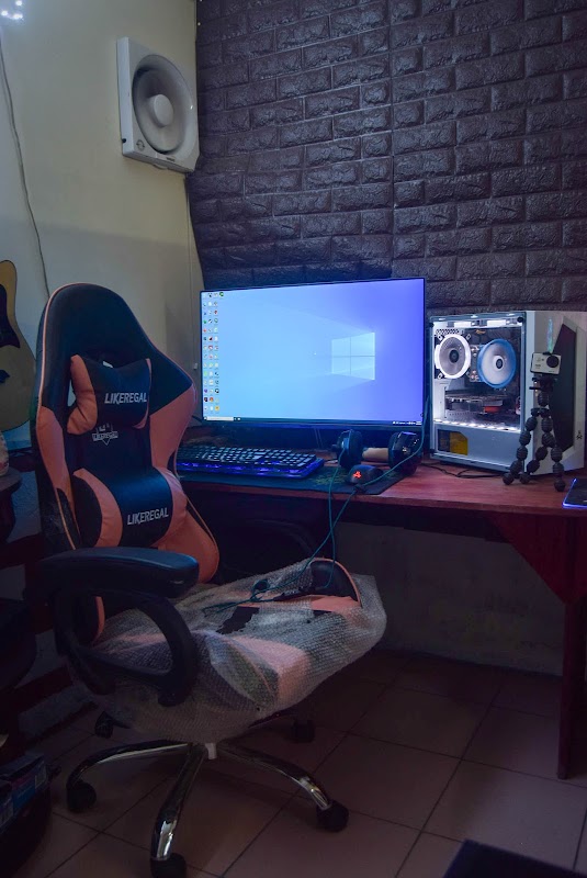 Reis Republic Internet Cafe