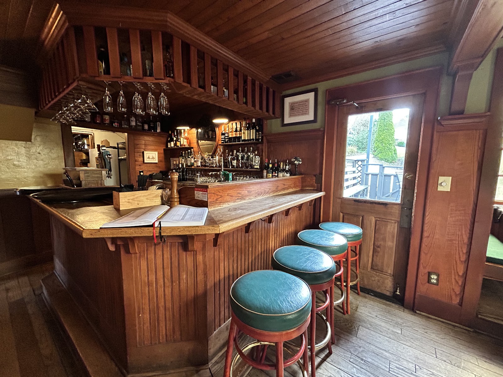 The Oyster & Thistle Restaurant & Pub