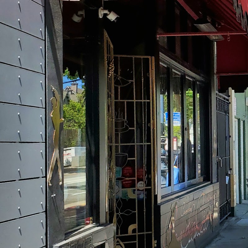 Patio Seating Welcomes Dogs and Offers a Relaxed Atmosphere