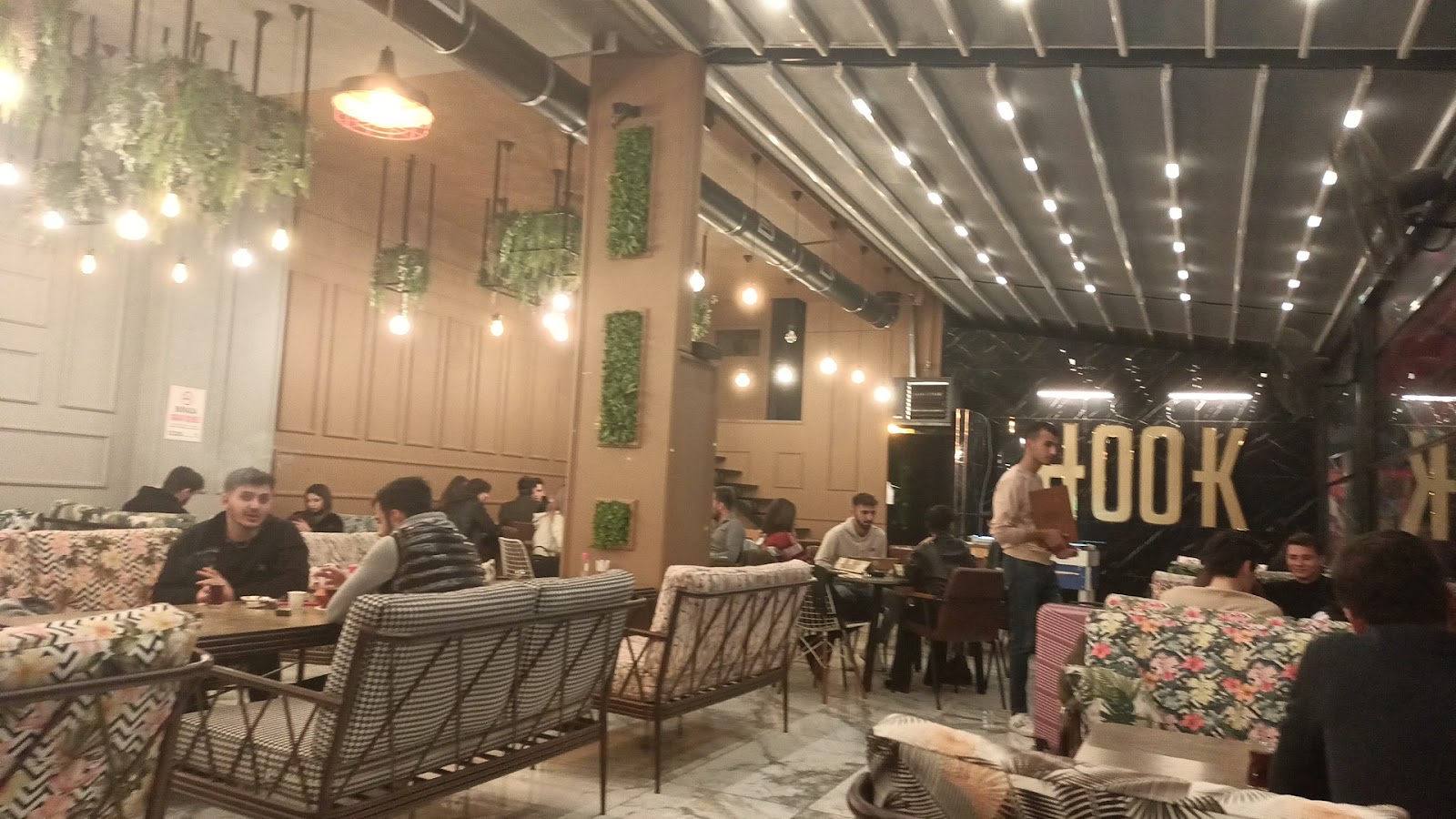 Hook Coffee & Lounge mekanı
