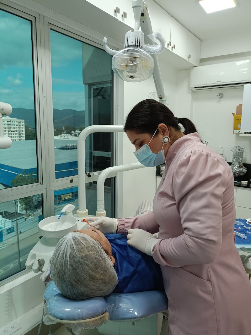 Dra. Daniele Azevedo/Dentista Harmonizacao facial Campo Grande RJ - foto 2
