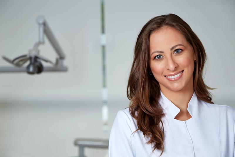 Dra Beatriz Serrato Coelho Rossetto - Endodontia com Microscópio