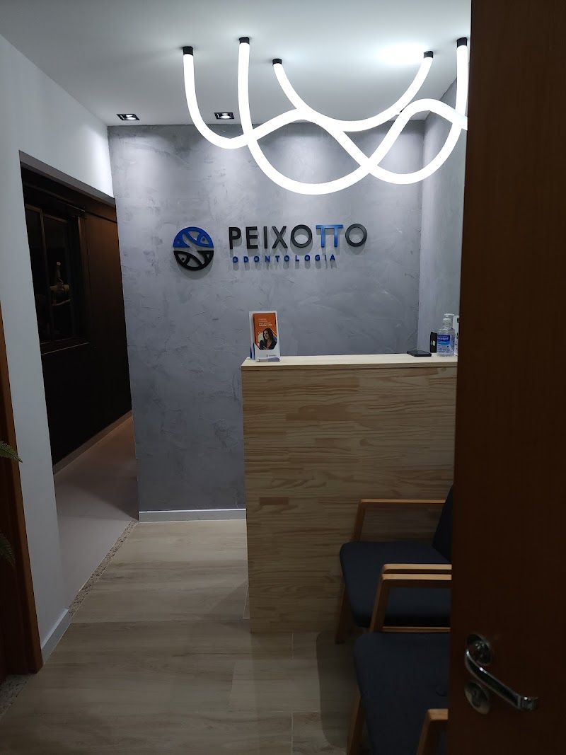 Dra. Karine Peixotto, Dentista