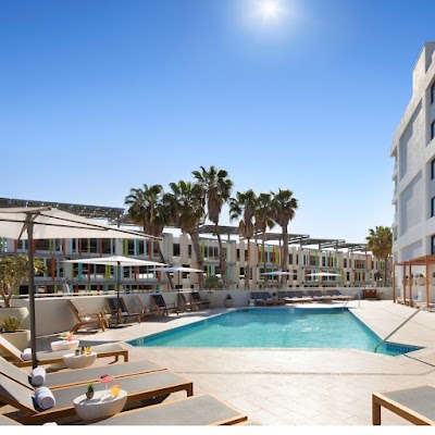 Hilton Santa Monica Hotel & Suites
