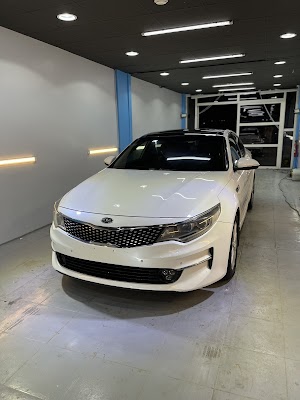 وميض البرق للعناية بالسيارات