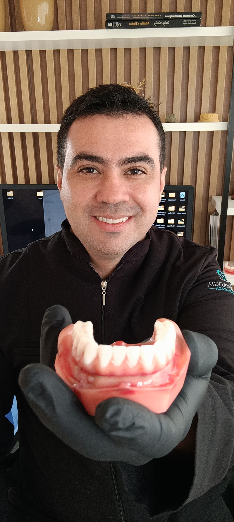 Dr.Thiago Maia - Dentista | Implantes Dentários | Lente de Contato Dental