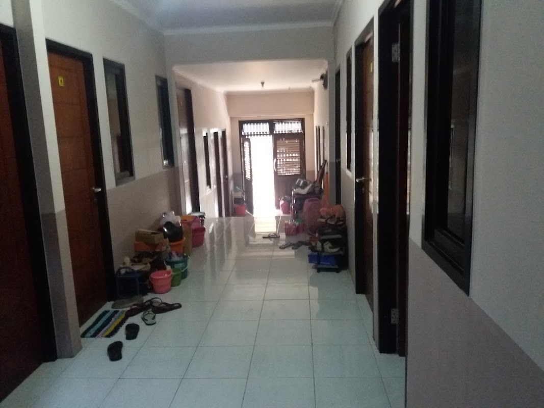 Kos Putri Raya Semampir 37
