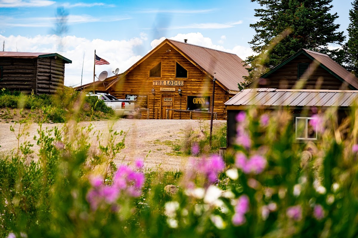 Trappers Lake Lodge