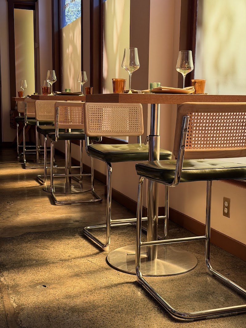 Upscale yet Southern-inspired atmosphere