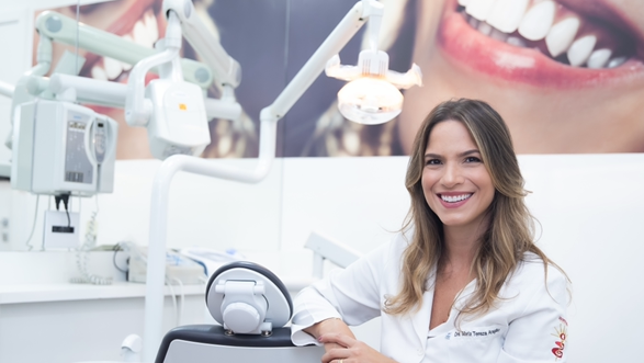 Dra. Maria Tereza Andrade Aragão - Consultório Odontológico - Endodontia / Canal com Microscópio - foto 1