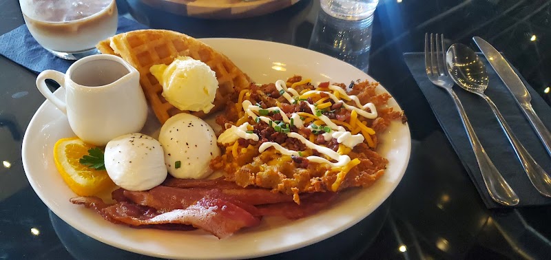 The Leaning Maple photo 3