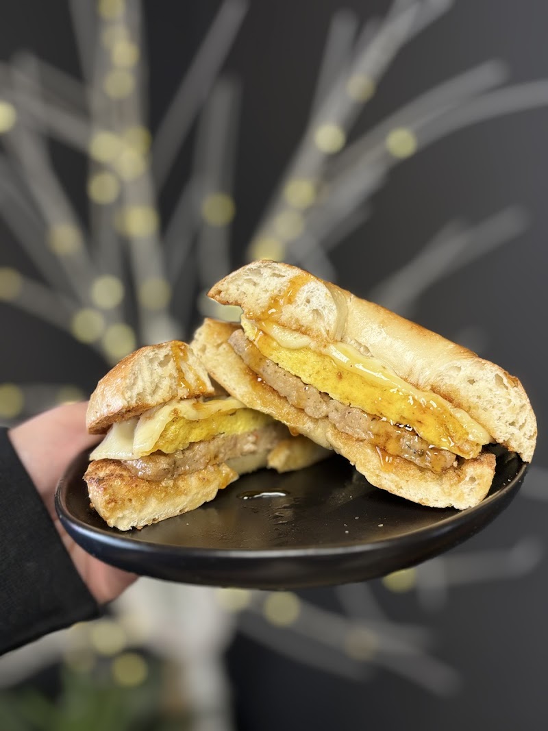 Common Grounds Cafe & Lounge photo 2