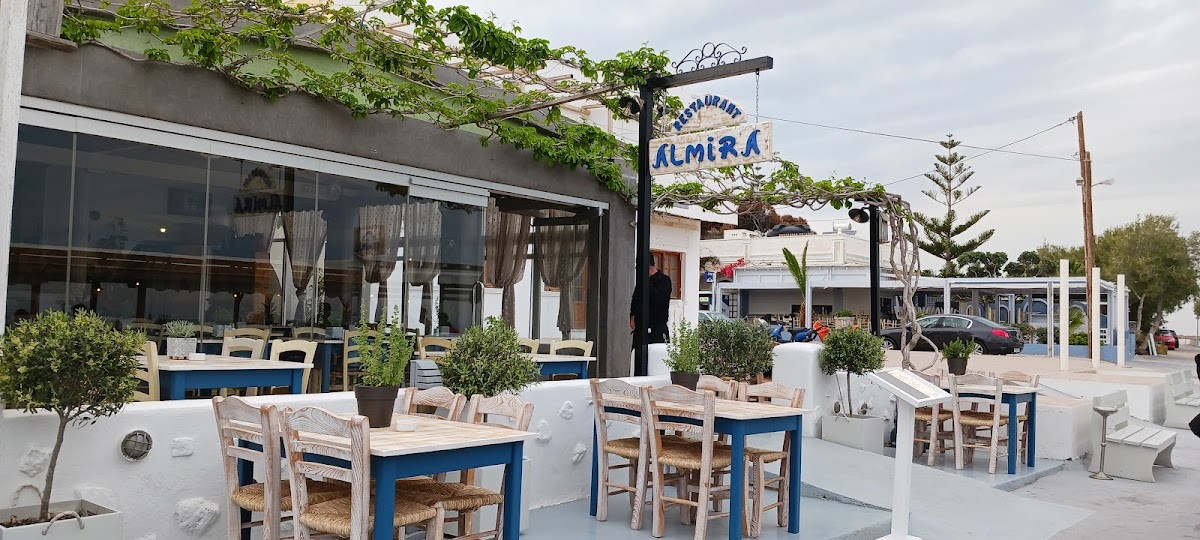 Almira in santorini