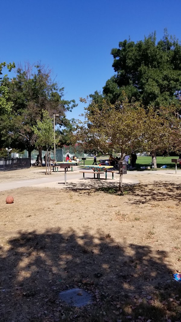 Laureola Oaks Inc