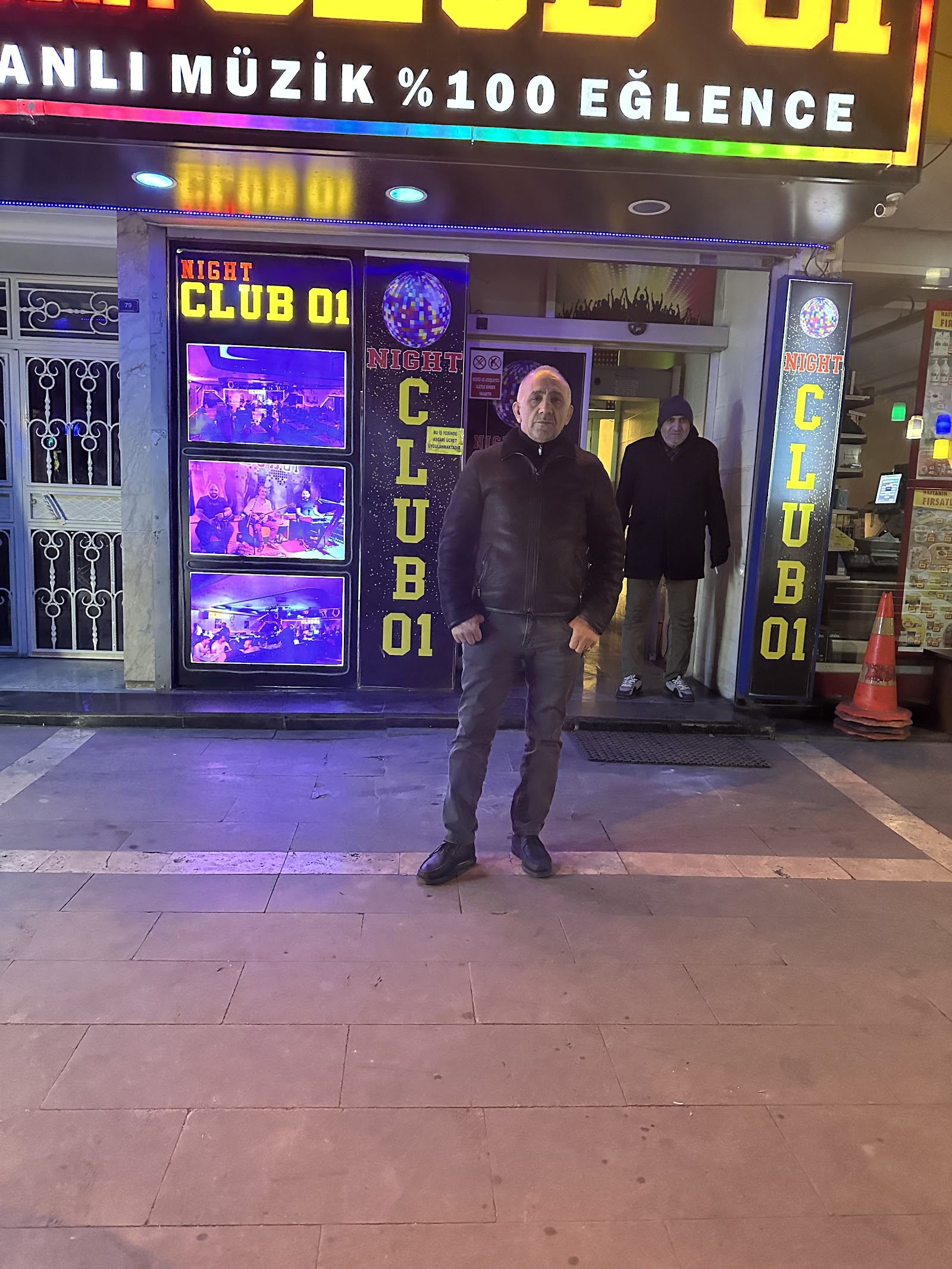 NİGHT CLUB 01 CANLI MÜZİK mekanı