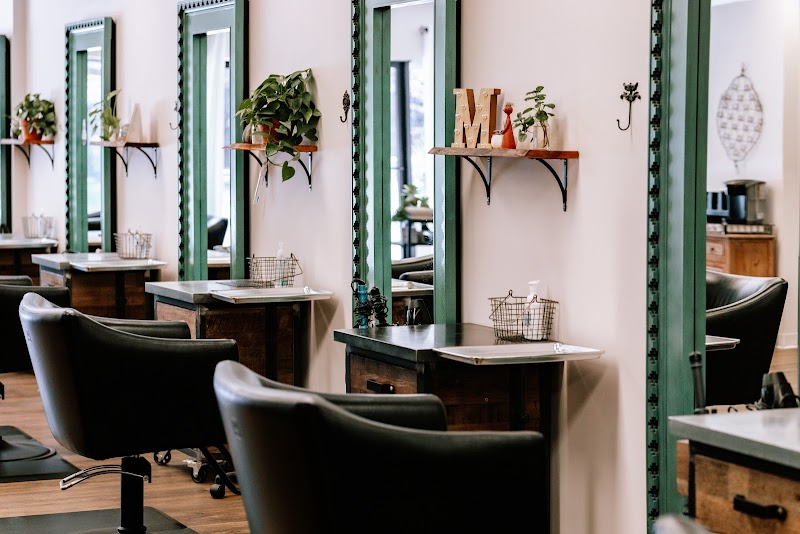 5th Avenue Salon in Hendersonville, NC