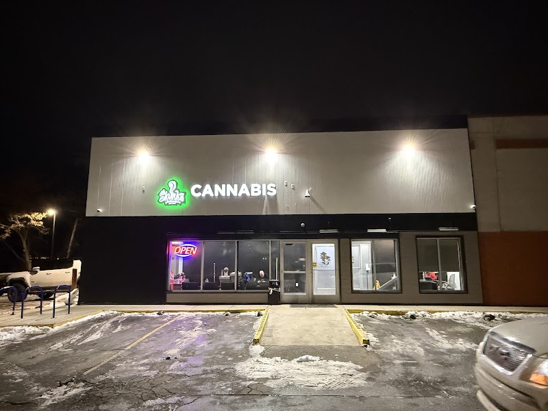 Video tour of SKUNKZ Cannabis - Grand Rapids retail environment