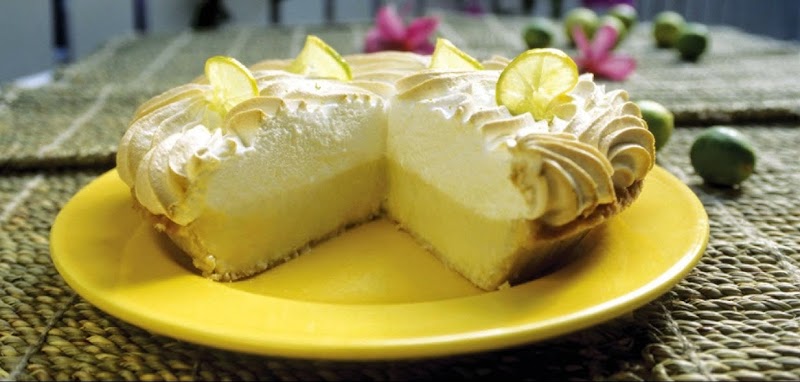 Blond Giraffe Key Lime Pie Factory ® photo 2
