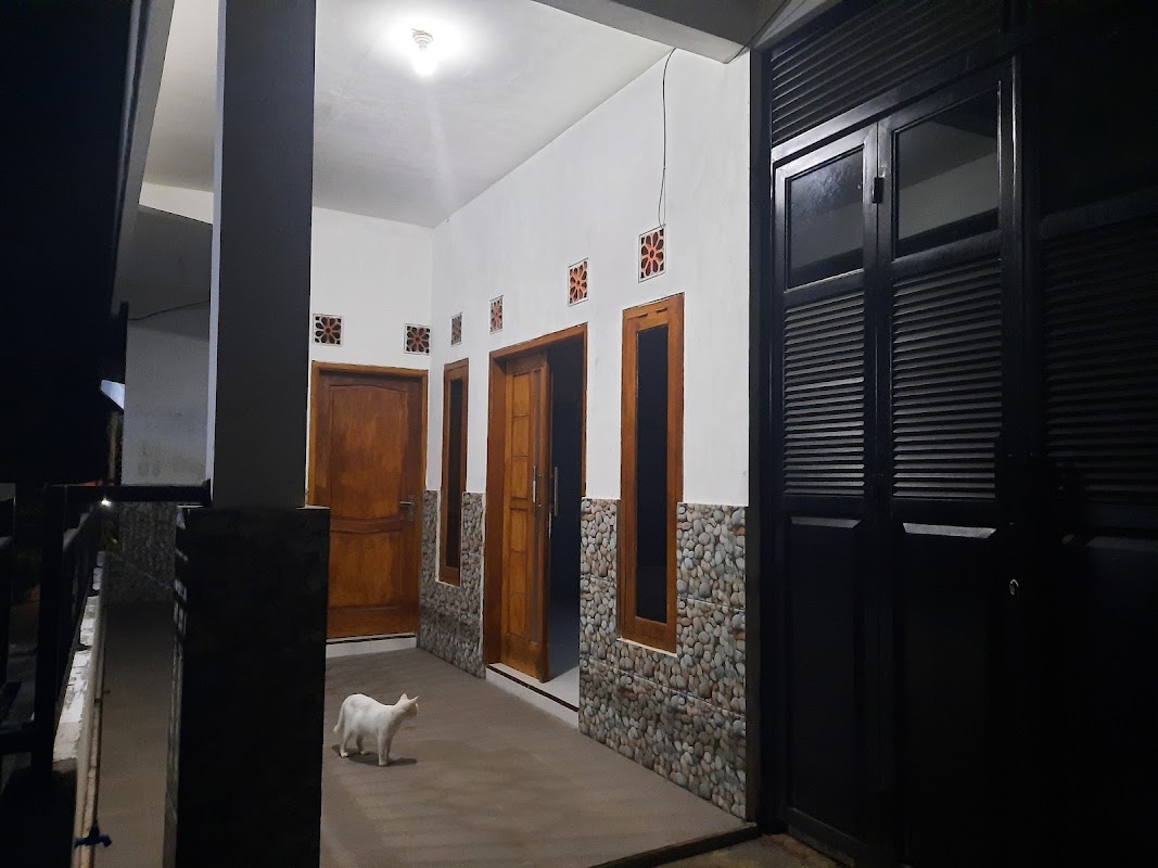 Kontrakan Bu Ella