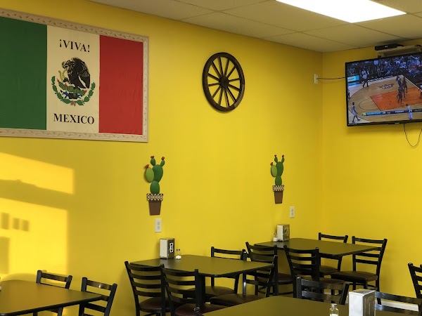 TAQUERIA LOS COMPADRES exterior