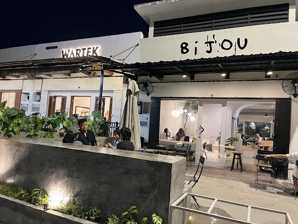 Bijou Cafe - Photo 1