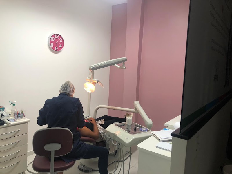 Sorridents Niterói: Dentista, Clínica Odontológica, Implantes Dentários, Aparelho - foto 2