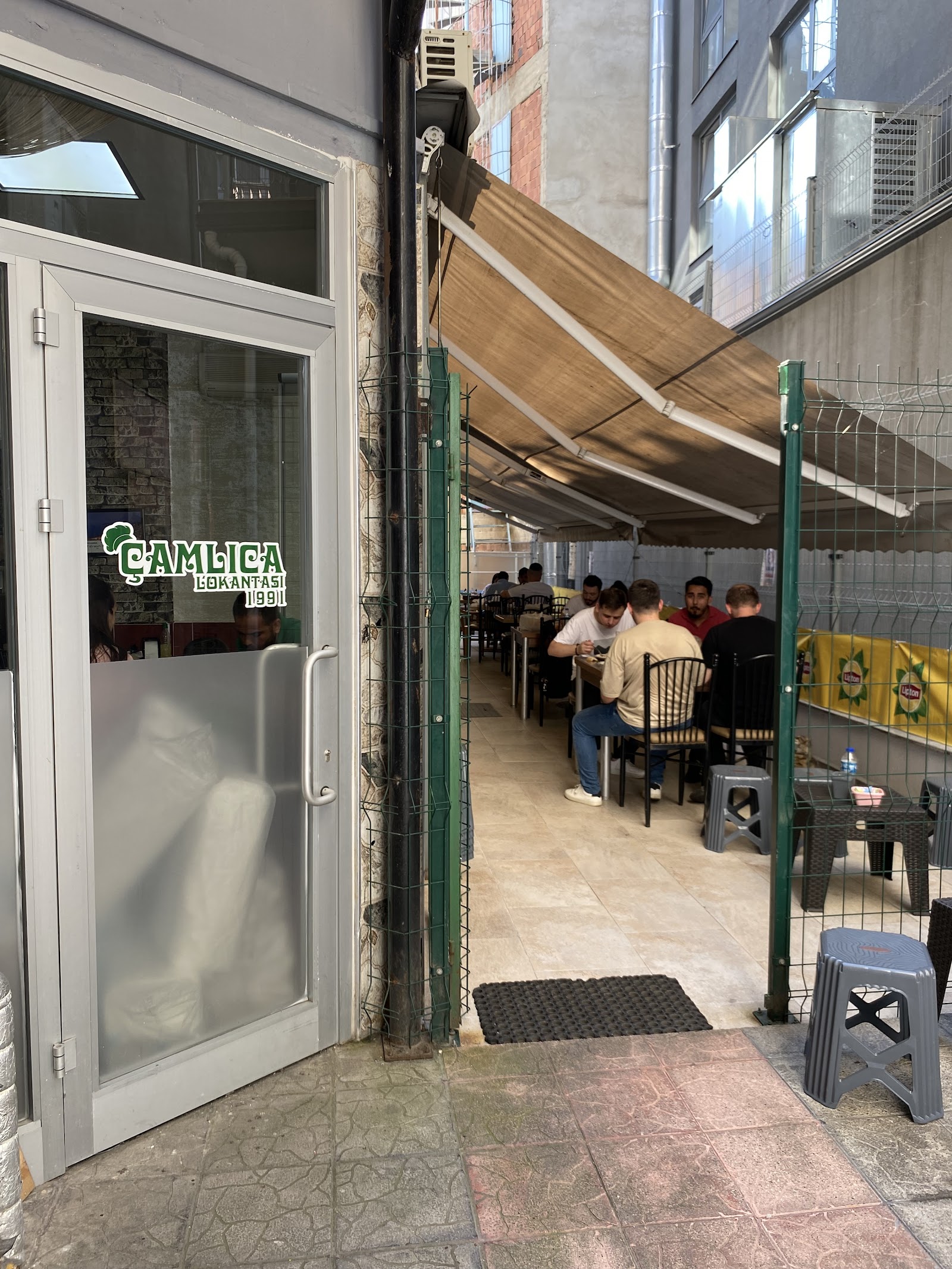 Çamlıca Lokantası mekanı