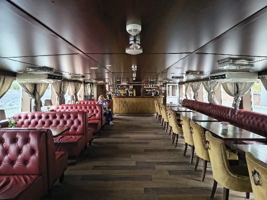 Statek Wratislavia - restauracja "Z NURTEM"