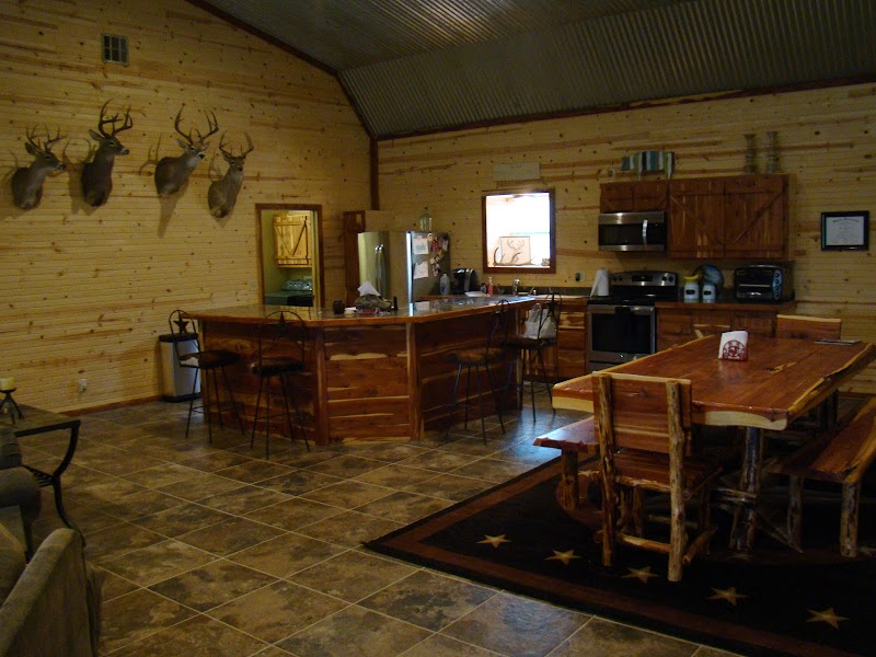 HR Outfitters - Photo 3