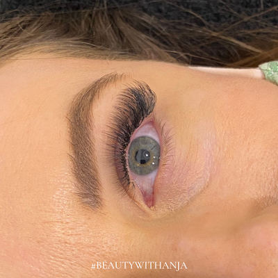 Anya Delavale | Makeup Artist