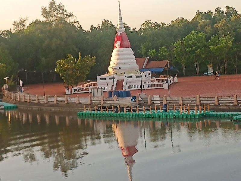 Как доехать до Phra Chedi Klang Nam в Районге