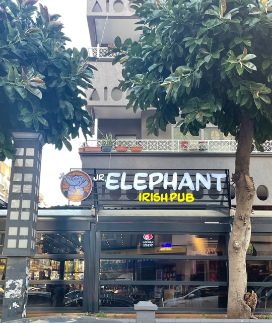 Elephant Irish Pub mekanı