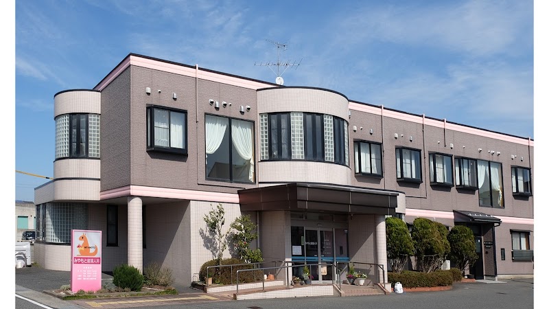 ⼀般財団法⼈ ⾚堀病院 ⾚堀クリニックの外観